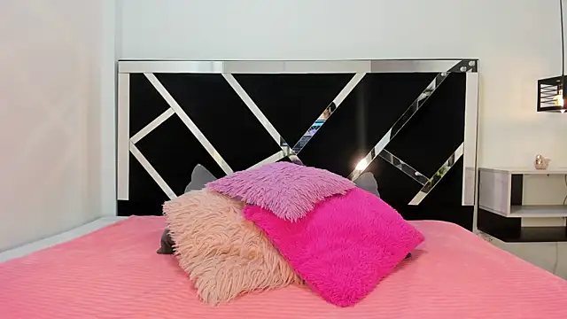 Cherllynn online show from February 2025 02:16:01 PM