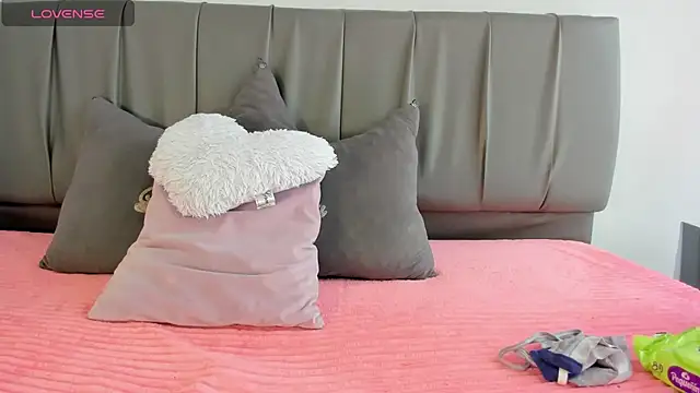 Cherllynn online show from October 2025 02:51:02 PM