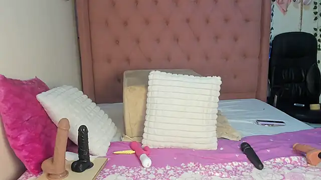 Wendy smal - online show from March 2025 03:49:02 AM