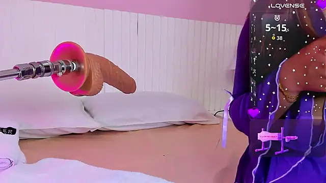 Snapshot of issie_cute chatting on December 2025 08:14:01 PM issie cute online show from December 2025 08:14:01 PM