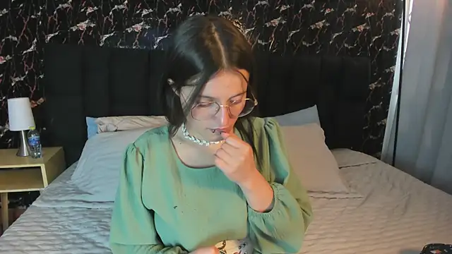 Elecktra sweet online show from October 2025 08:00:01 PM