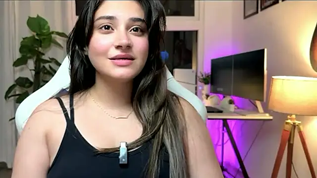 Snapshot of demieliss chatting on April 2026 07:33:02 PM demieliss online show from April 2026 07:33:02 PM
