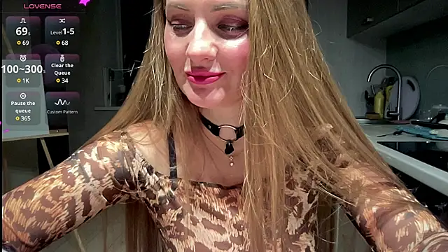 Snapshot of Viola_sweet chatting on March 2025 10:41:02 PM Viola sweet online show from March 2025 10:41:02 PM