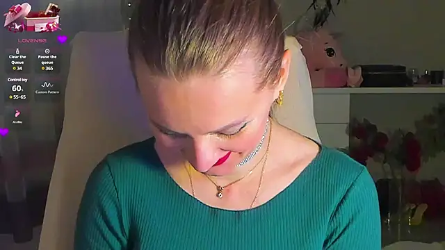 Snapshot of Viola_sweet chatting on February 2025 03:40:01 AM Viola sweet online show from February 2025 03:40:01 AM