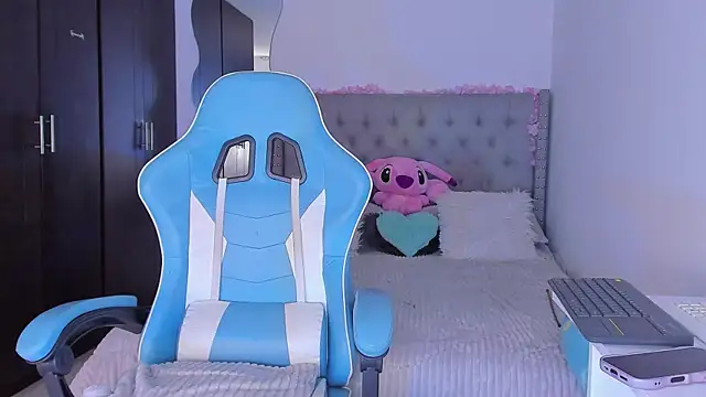 Snapshot of Violet_Rost chatting on November 2025 02:33:01 PM Violet Rost online show from November 2025 02:33:01 PM