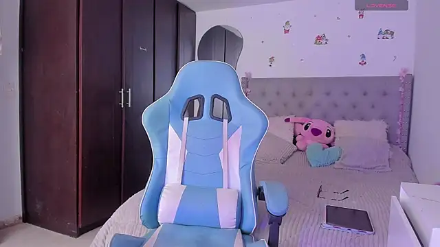 Violet Rost online show from April 2026 03:27:02 PM