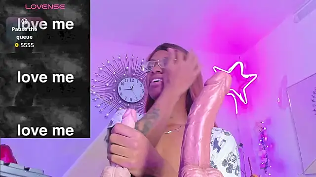 Tiffany Valentine15 online show from November 2025 06:45:01 PM