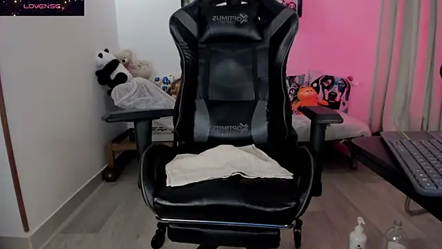 Biancastrongg online show from April 2026 07:45:01 AM