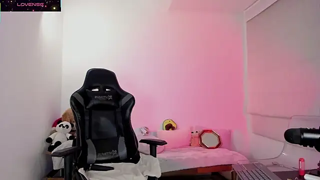 Biancastrongg online show from November 2025 02:45:02 AM