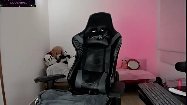 Biancastrongg online show from November 2025 02:56:01 AM