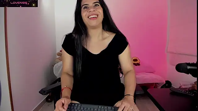 Biancastrongg online show from November 2025 02:48:01 AM