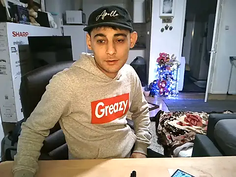 Snapshot of mihaimichael chatting on November 2025 10:57:01 PM mihaimichael online show from November 2025 10:57:01 PM