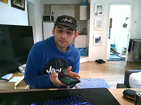 mihaimichael online show from April 2026 01:13:02 PM