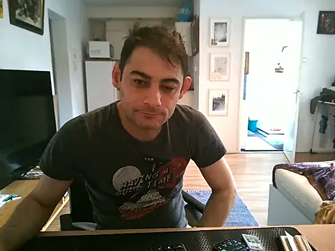 Snapshot of mihaimichael chatting on June 2026 01:11:02 PM mihaimichael online show from June 2026 01:11:02 PM