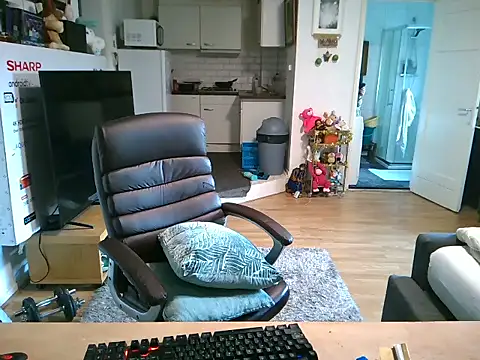 Snapshot of mihaimichael chatting on November 2025 01:15:02 PM mihaimichael online show from November 2025 01:15:02 PM