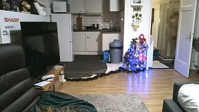 Snapshot of mihaimichael chatting on December 2025 01:11:01 AM mihaimichael online show from December 2025 01:11:01 AM