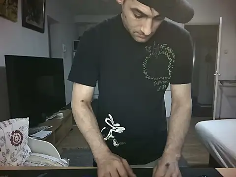 mihaimichael online show from April 2026 10:16:02 PM