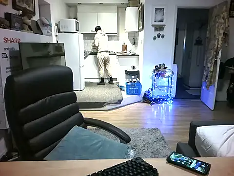 Snapshot of mihaimichael chatting on November 2025 02:23:02 AM mihaimichael online show from November 2025 02:23:02 AM