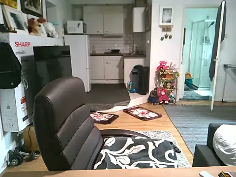 Snapshot of mihaimichael chatting on October 2025 11:20:01 AM mihaimichael online show from October 2025 11:20:01 AM