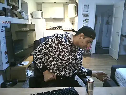 Snapshot of mihaimichael chatting on November 2025 03:24:01 PM mihaimichael online show from November 2025 03:24:01 PM