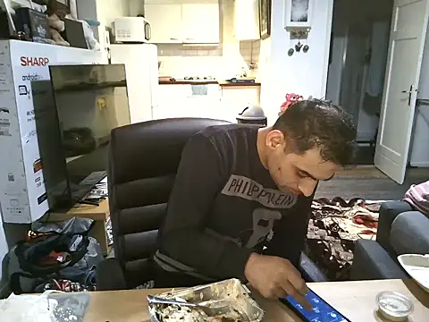 Snapshot of mihaimichael chatting on November 2025 12:36:02 AM mihaimichael online show from November 2025 12:36:02 AM