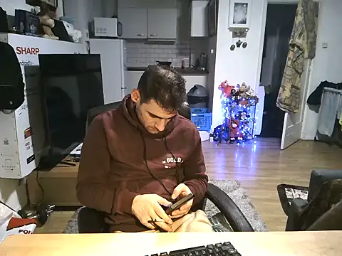 Snapshot of mihaimichael chatting on November 2025 02:33:01 AM mihaimichael online show from November 2025 02:33:01 AM