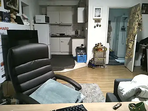 Snapshot of mihaimichael chatting on November 2025 02:28:01 PM mihaimichael online show from November 2025 02:28:01 PM