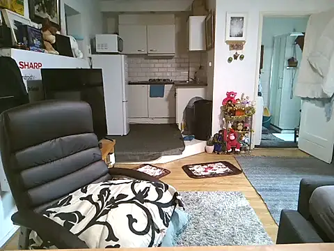 Snapshot of mihaimichael chatting on October 2025 02:38:01 PM mihaimichael online show from October 2025 02:38:01 PM