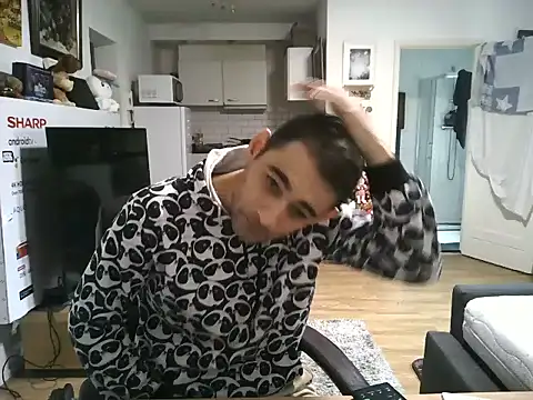 Snapshot of mihaimichael chatting on December 2025 01:32:01 PM mihaimichael online show from December 2025 01:32:01 PM