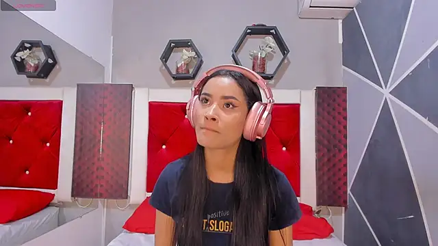 Snapshot of Karoll014 chatting on November 2025 11:54:01 AM Karoll014 online show from November 2025 11:54:01 AM