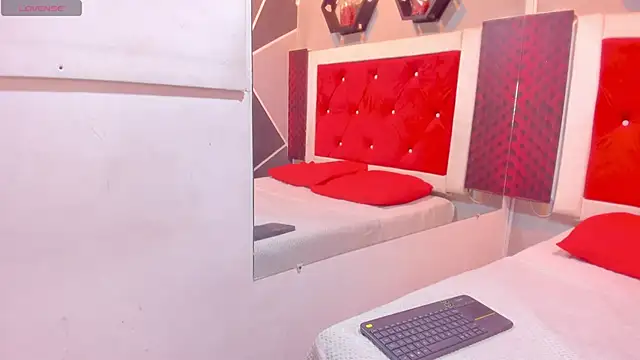 Snapshot of Karoll014 chatting on December 2025 12:18:01 PM Karoll014 online show from December 2025 12:18:01 PM