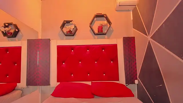 Snapshot of Karoll014 chatting on March 2026 02:18:01 PM Karoll014 online show from March 2026 02:18:01 PM