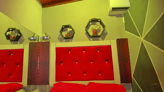 Snapshot of Karoll014 chatting on February 2026 12:03:02 PM Karoll014 online show from February 2026 12:03:02 PM