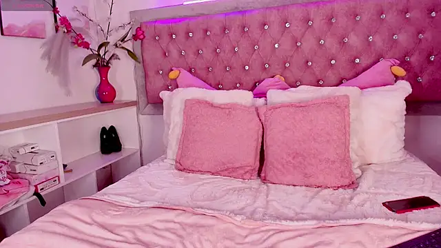 Tayzon Foxxx online show from December 2025 12:48:02 PM