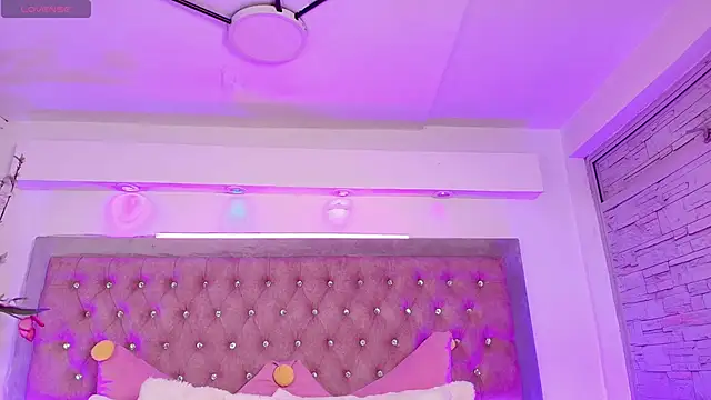 Tayzon Foxxx online show from November 2025 12:16:01 PM