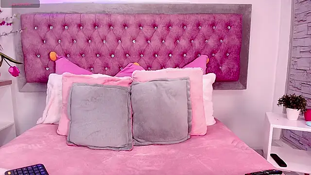 Tayzon Foxxx online show from October 2025 12:57:02 PM