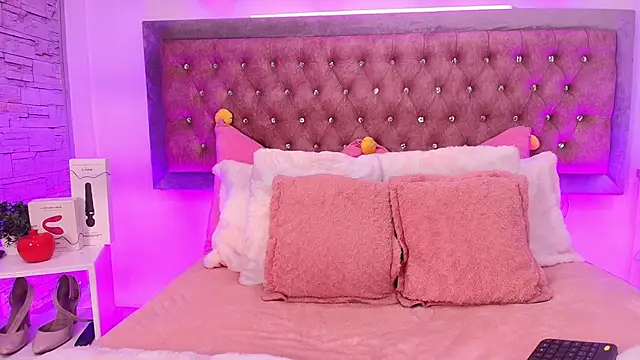 Tayzon Foxxx online show from November 2025 12:53:01 PM