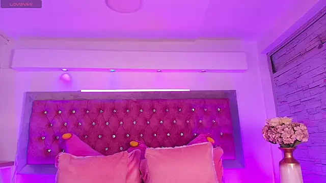 Tayzon Foxxx online show from December 2025 08:36:01 PM