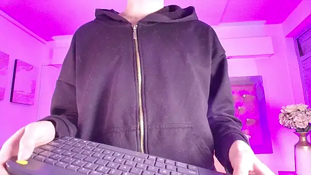 Tayzon Foxxx online show from December 2025 12:10:01 PM