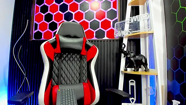 Tayzon Foxxx online show from March 2026 08:19:01 PM