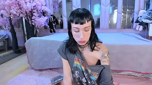 MadisonWood01 online show from May 2026 02:35:02 PM
