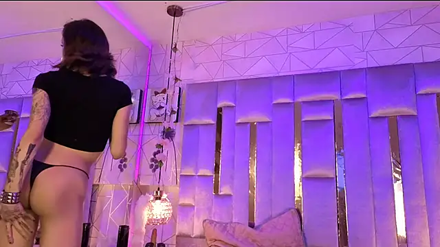 MadisonWood01 online show from October 2025 06:48:01 AM