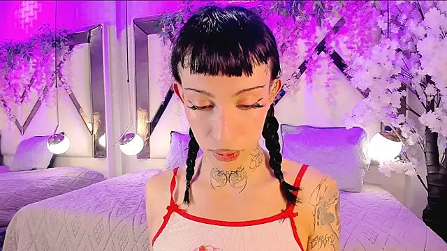 MadisonWood01 online show from June 2026 02:50:02 PM