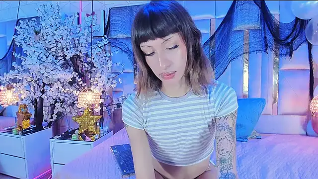 MadisonWood01 online show from December 2025 07:18:02 AM