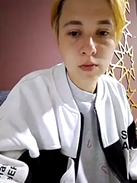 Gussie Bridie online show from April 2026 04:35:01 AM