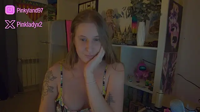 Snapshot of Pinkyladyxxx chatting on February 2026 03:03:01 AM Pinkyladyxxx online show from February 2026 03:03:01 AM