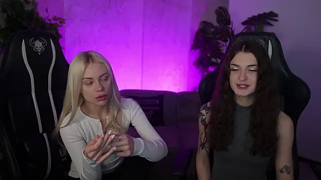 Britney054 online show from February 2026 04:17:01 PM