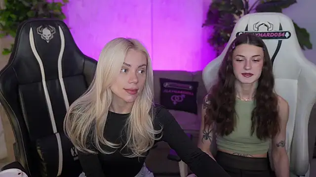 Britney054 online show from February 2026 03:50:01 PM