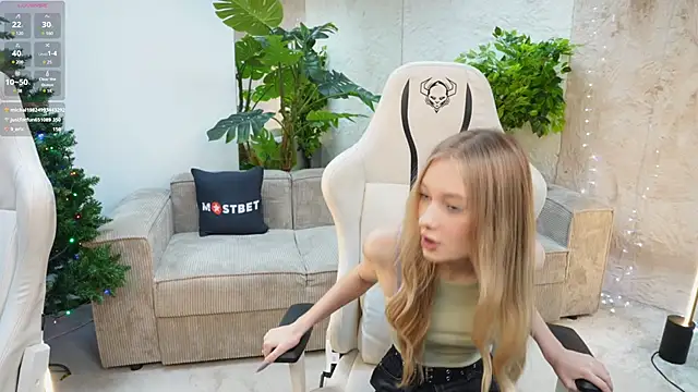 Britney054 online show from December 2024 11:43:02 AM