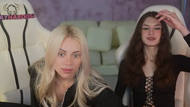 Britney054 online show from February 2026 07:57:01 PM